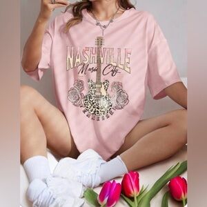 S, XL LEFT Welcome to Nashville Tennessee TShirt 💗🌟